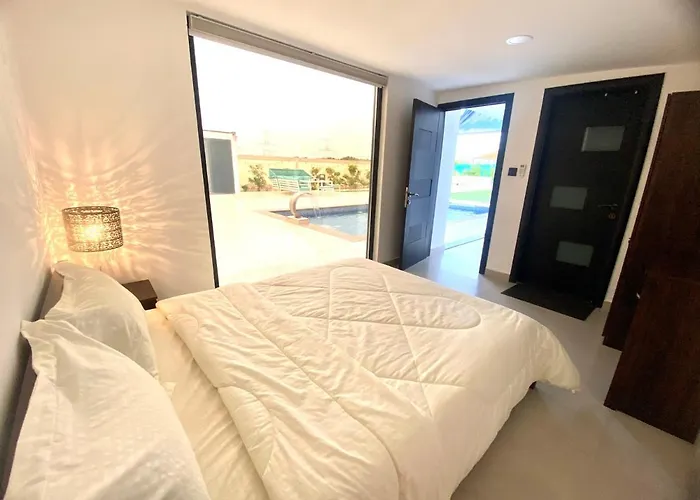 Luxury Farm With Swimming Pool And Bbq
